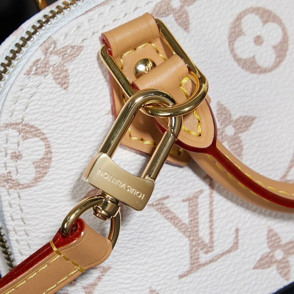 LOUIS VUITTON. dimensions 18